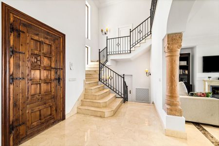 Luxury Villa for rent in Los Almendros, Benahavís, Andalusia - Photo 4