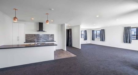 Modern easy care and spacious - Photo 2