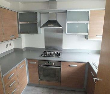 Bedroom Semi-detached House In Farnborough, GU14 - Photo 4