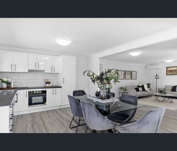 Stylish Family Home in a Prime Location! - Photo 4