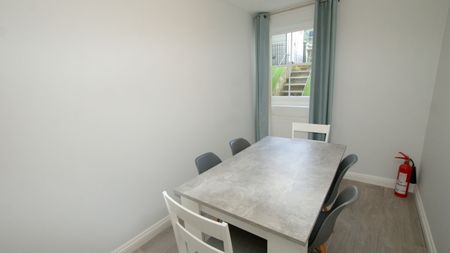 Basement Flat, 32 Montpellier Villas, CHELTENHAM GL502XF - Photo 2