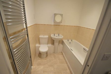 2 bedroom flat to rent - Photo 4