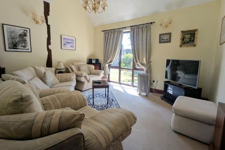 5 bedroom link detached house to rent - Photo 4