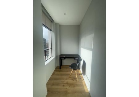 Two bedrooms, two bathrooms light filled inner city apartment - Photo 2