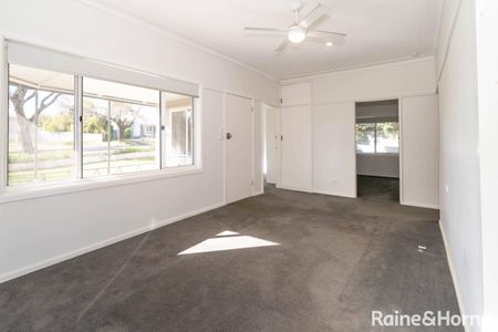 COSY HOME IN MOUNT AUSTIN - Photo 3