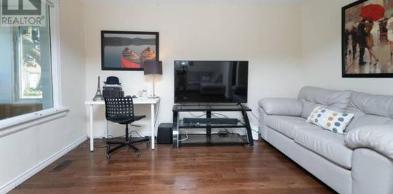 Offering 2 Story Home in Toronto ( Little Portugal) - Photo 2