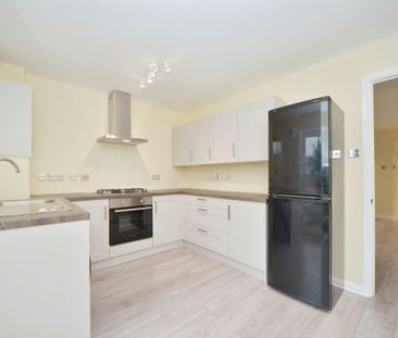 Brand New Refurbished House Close to Train Station & Shops - Photo 6