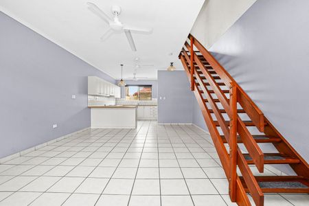 2BR TOWNHOUSE WITH STUDY AND TWO PRIVATE COURTYARDS - Photo 3