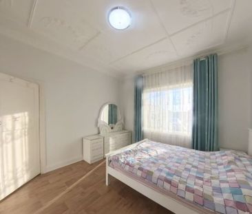 New Renovated 4 Spacious Bedrooms with Sunroom - Photo 6