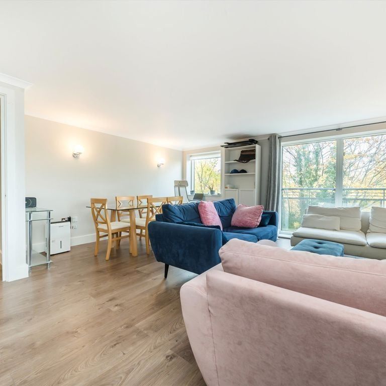 Chiswick High Road, W4 5RG, London - Photo 1