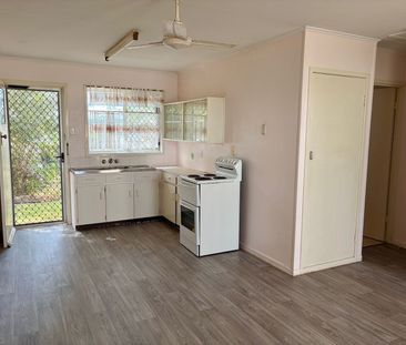 Affordable, Convenient + a little Retro - Neat 2 Bedroom Unit with ... - Photo 3