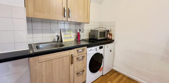 Studio to rent - Photo 2