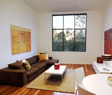Unique and Light-Filled Apartment! - Photo 2