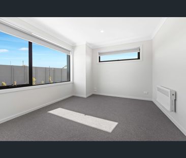 28 Adenmore Cct, Deanside, Vic 3336 - Photo 6