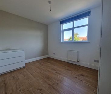 2 Bed Flat, Beatrice Avenue, SW16 - Photo 2