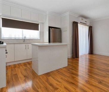 IN THE HEART OF HENLEY SQUARE - Photo 3