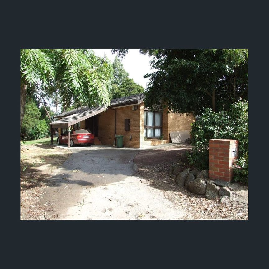 Three-bedroom gem in prime location - Photo 1