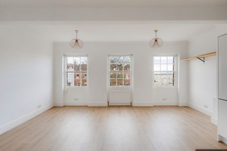 1 Bed Flat - Photo 2