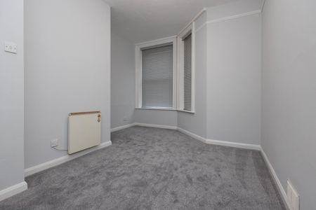 1 bed flat to rent in Fir Vale Road, Bournemouth, BH1 - Photo 4