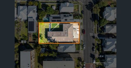 Freshly Renovated 2 - Bedroom Unit in a Prime Greenslopes Location - Photo 5