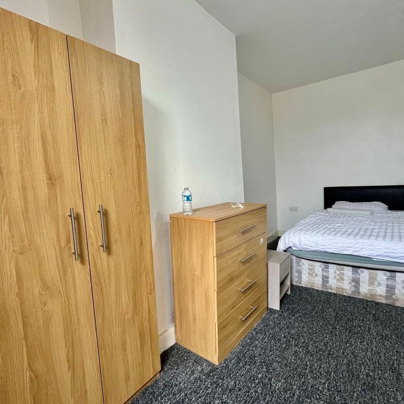 Dewsbury Road - Photo 1