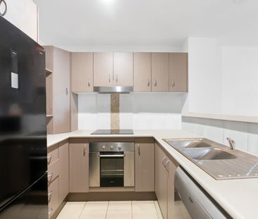 Stylish 2-Bedroom Unit in Prime Location - Photo 5