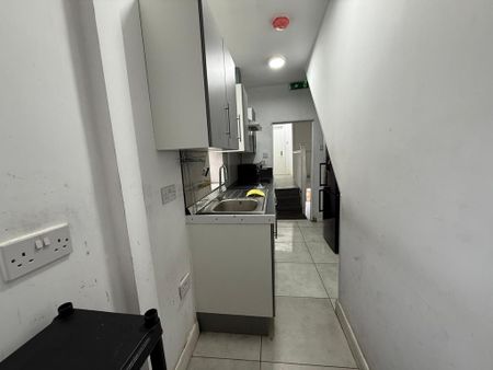 2 bedroom terraced house to rent - Photo 5