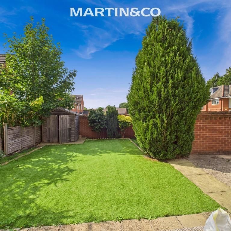 4 bedroom end of terrace house to rent - Photo 1