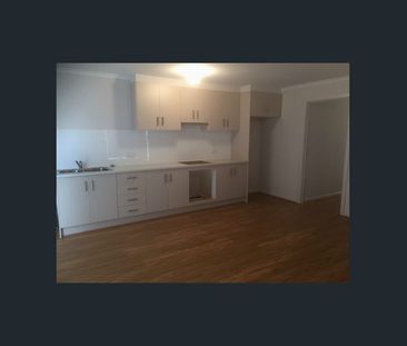 3 Bedroom home on quiet street - Photo 3