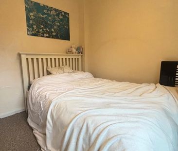 5 bedroom semi-detached house to rent - Photo 3