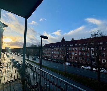 Renovierte 6-Zimmer Wohnung mit zwei Balkonen in TOP Lage zu vermie... - Photo 1