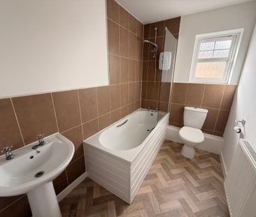 3 bedroom semi-detached house to rent - Photo 6