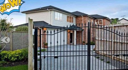 Spacious 5-Bedroom Family Home in Schnapper Rock! - Photo 2