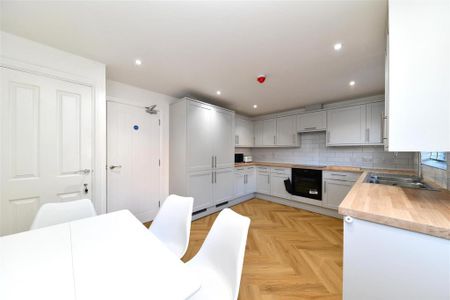 1 bedroom in a house share to rent - Photo 3