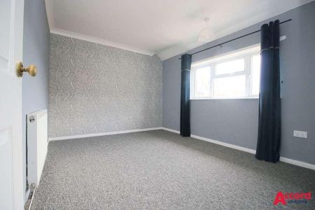 Swale Close, Aveley, RM15 - Photo 2