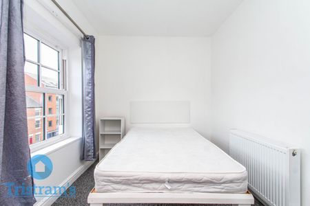 5 bed Apartment for Rent - Photo 4