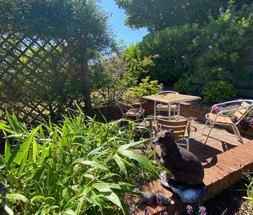 2 Bed Bungalow, Warren Close, BN2 - Photo 3