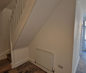 2 bed terraced house to rent in Wellington New Road, Taunton - Photo 6