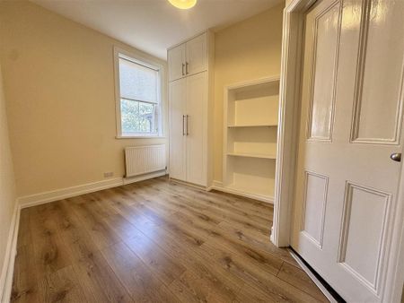 3 bedroom flat to rent - Photo 3