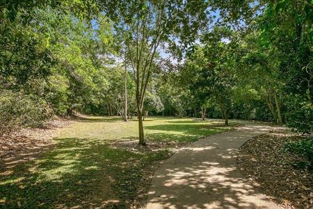 SPACIOUS ENTERTAINER WITH LUSH GARDENS AND NO REAR NEIGHBOURS! - Photo 5