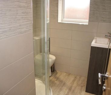 2 bedroom end of terrace house to rent - Photo 3