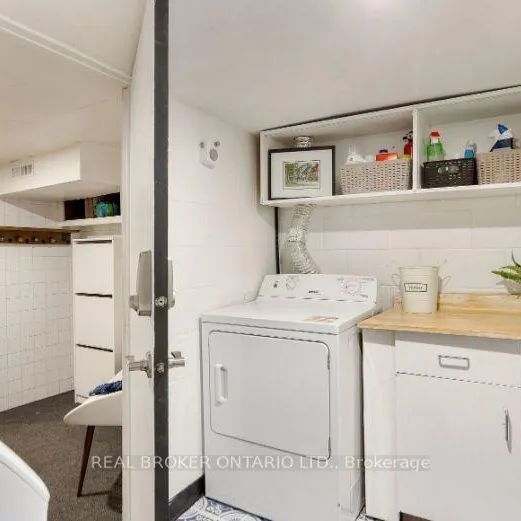 211 MARKHAM STREET - Photo 1