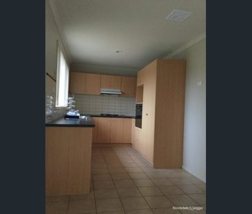 IDEAL LOCATION CLOSE TO SCHOOLS & PUBLIC TRANSPORT - Photo 6