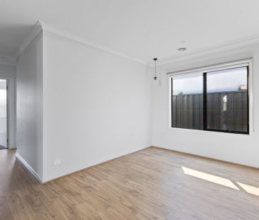 Your Dream Family Home Awaits at 8 Map Road, Greenvale - Photo 1