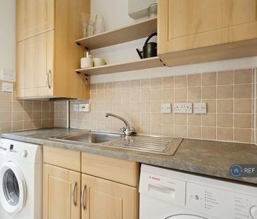 4 bedroom detached house to rent - Photo 1