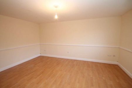 2 bed Flat for rent - Photo 5