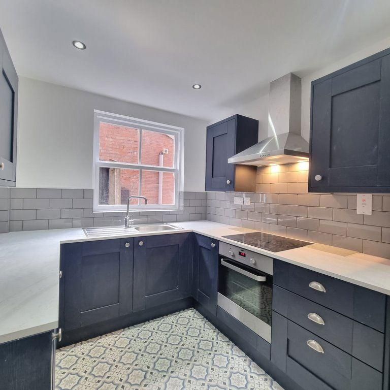 4 bedroom terraced house to rent - Photo 1