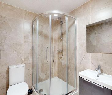 3 bedroom flat to rent - Photo 6