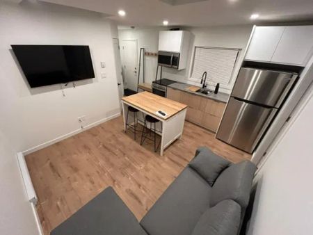 921 Green Street • Furnished Unit, Victoria - Photo 5