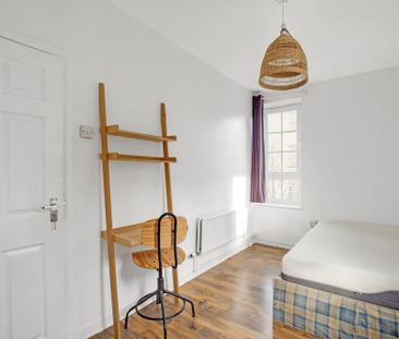 3 bedroom flat to rent - Photo 5